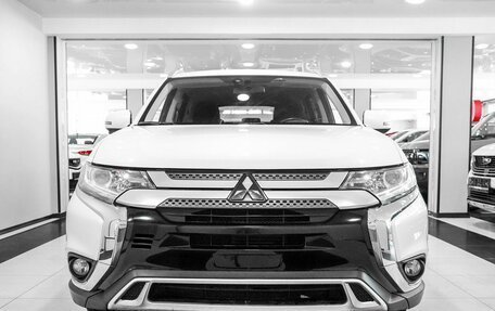 Mitsubishi Outlander III рестайлинг 3, 2019 год, 2 620 000 рублей, 2 фотография