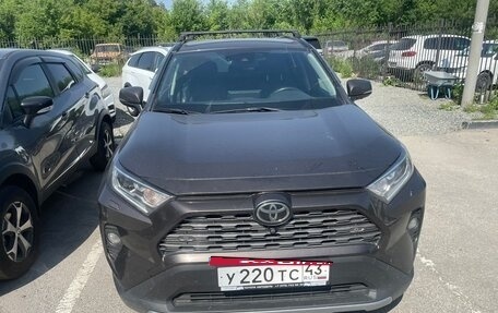 Toyota RAV4, 2020 год, 3 730 000 рублей, 2 фотография