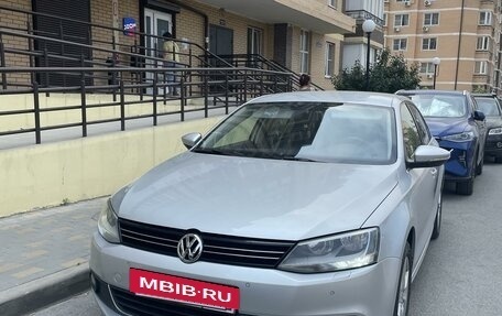 Volkswagen Jetta VI, 2011 год, 1 170 000 рублей, 2 фотография