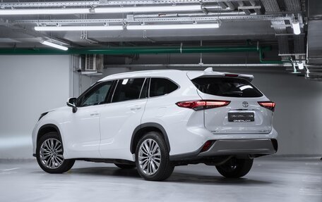 Toyota Highlander, 2023 год, 6 500 000 рублей, 8 фотография