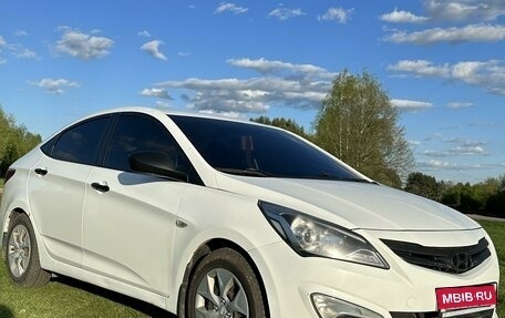 Hyundai Solaris II рестайлинг, 2015 год, 800 000 рублей, 2 фотография