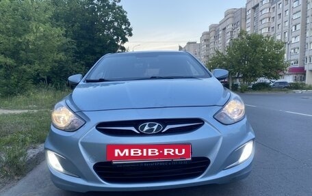 Hyundai Solaris II рестайлинг, 2011 год, 900 000 рублей, 2 фотография