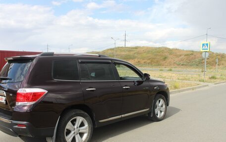 Toyota Highlander III, 2011 год, 2 350 000 рублей, 2 фотография