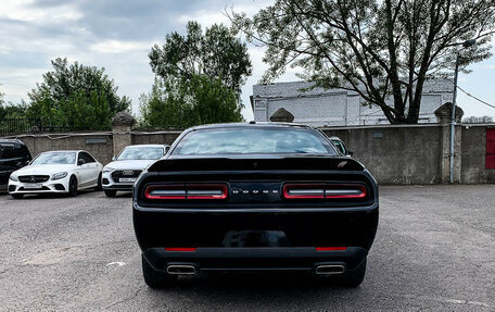 Dodge Challenger III рестайлинг 2, 2023 год, 4 799 000 рублей, 6 фотография