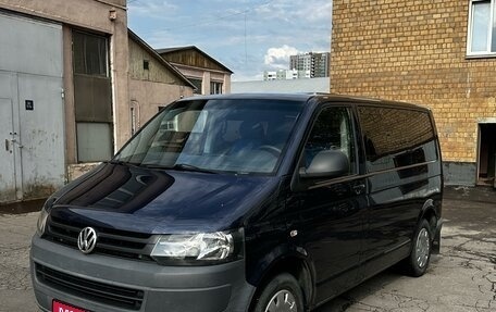 Volkswagen Caravelle T5, 2012 год, 2 250 000 рублей, 1 фотография