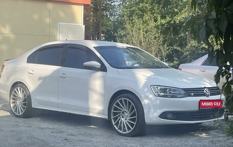 Volkswagen Jetta VI, 2011 год, 850 000 рублей, 1 фотография