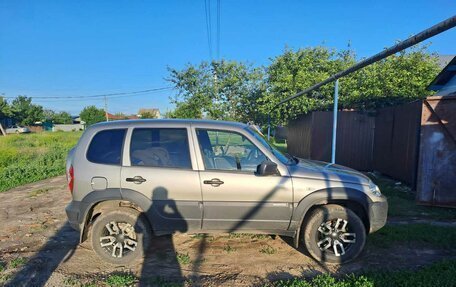 Chevrolet Niva I рестайлинг, 2017 год, 920 000 рублей, 2 фотография