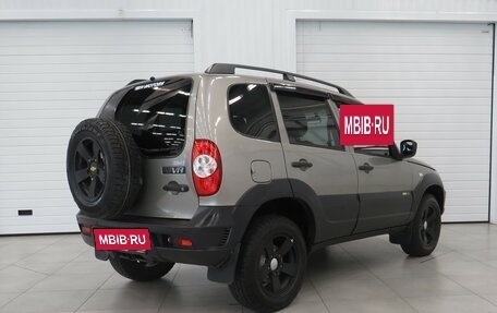 Chevrolet Niva I рестайлинг, 2017 год, 865 000 рублей, 3 фотография