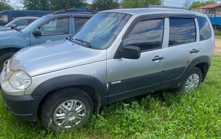 Chevrolet Niva I рестайлинг, 2011 год, 330 000 рублей, 3 фотография