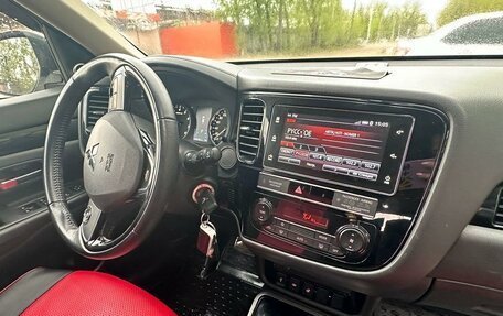 Mitsubishi Outlander III рестайлинг 3, 2019 год, 2 300 000 рублей, 11 фотография