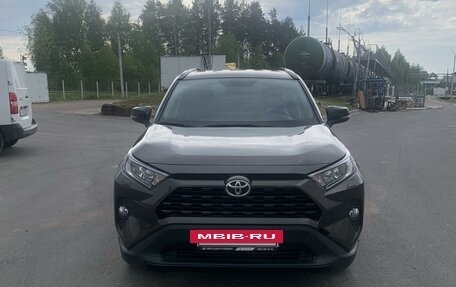 Toyota RAV4, 2021 год, 3 890 000 рублей, 2 фотография