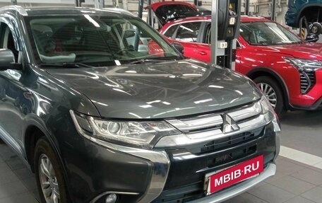 Mitsubishi Outlander III рестайлинг 3, 2015 год, 1 717 000 рублей, 2 фотография