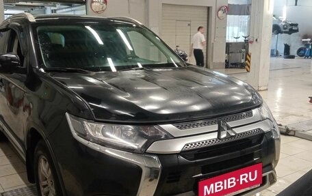 Mitsubishi Outlander III рестайлинг 3, 2020 год, 2 576 000 рублей, 2 фотография