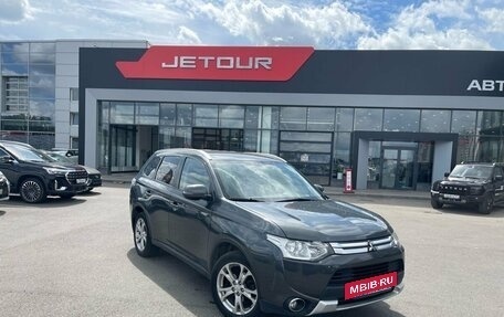 Mitsubishi Outlander III рестайлинг 3, 2014 год, 1 590 000 рублей, 3 фотография