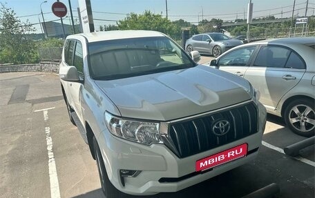 Toyota Land Cruiser Prado 150 рестайлинг 2, 2021 год, 6 299 000 рублей, 2 фотография