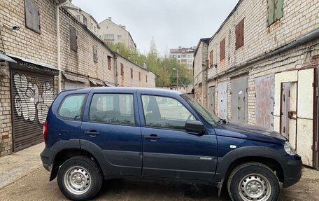 Chevrolet Niva I рестайлинг, 2017 год, 795 000 рублей, 2 фотография