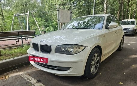 BMW 1 серия, 2011 год, 830 000 рублей, 3 фотография