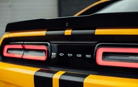 Dodge Challenger III рестайлинг 2, 2018 год, 3 000 000 рублей, 2 фотография