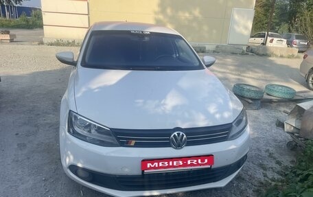 Volkswagen Jetta VI, 2011 год, 850 000 рублей, 2 фотография