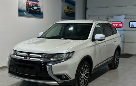 Mitsubishi Outlander III рестайлинг 3, 2015 год, 2 199 900 рублей, 2 фотография