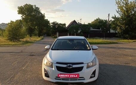 Chevrolet Cruze II, 2010 год, 870 000 рублей, 3 фотография