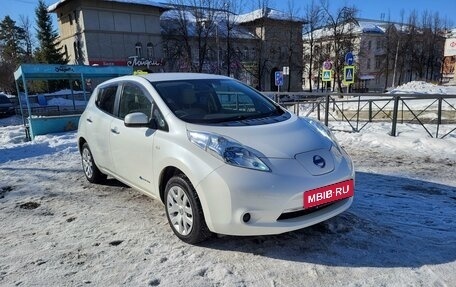 Nissan Leaf I, 2015 год, 850 000 рублей, 2 фотография