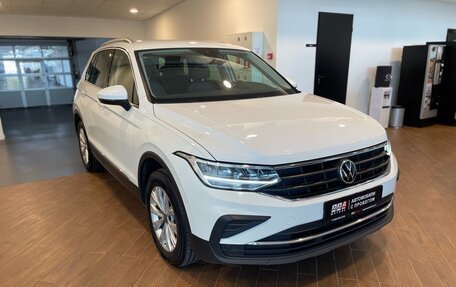 Volkswagen Tiguan II, 2020 год, 2 900 000 рублей, 3 фотография