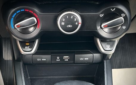 KIA Rio IV, 2018 год, 1 585 000 рублей, 12 фотография