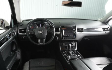 Volkswagen Touareg III, 2011 год, 2 339 000 рублей, 6 фотография