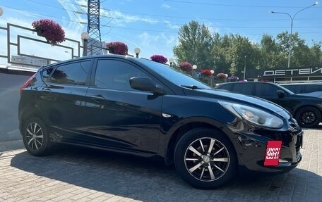 Hyundai Solaris II рестайлинг, 2011 год, 750 000 рублей, 2 фотография