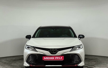 Toyota Camry, 2020 год, 3 230 000 рублей, 2 фотография