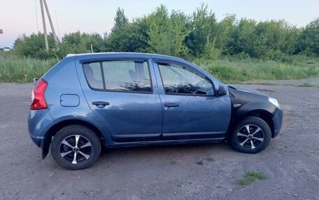 Renault Sandero I, 2013 год, 470 000 рублей, 2 фотография