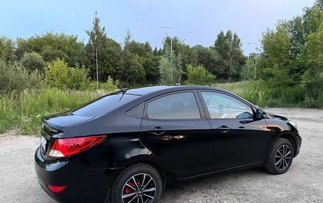 Hyundai Solaris II рестайлинг, 2013 год, 800 000 рублей, 5 фотография