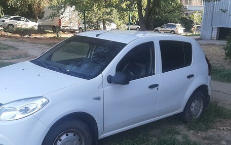 Renault Sandero I, 2013 год, 730 000 рублей, 2 фотография