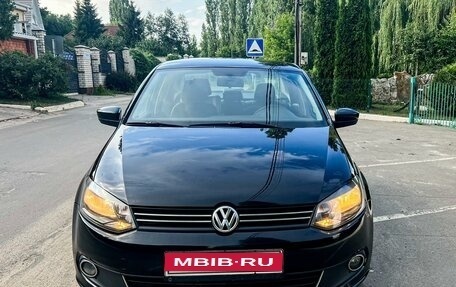 Volkswagen Polo VI (EU Market), 2012 год, 1 100 000 рублей, 1 фотография