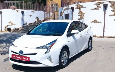 Toyota Prius IV XW50, 2016 год, 1 750 000 рублей, 1 фотография