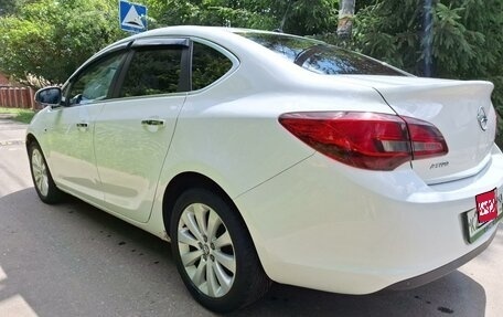 Opel Astra J, 2013 год, 700 000 рублей, 1 фотография