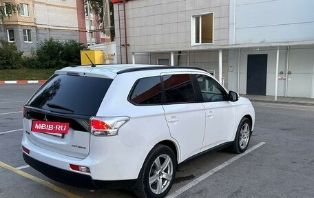 Mitsubishi Outlander III рестайлинг 3, 2012 год, 1 690 000 рублей, 4 фотография