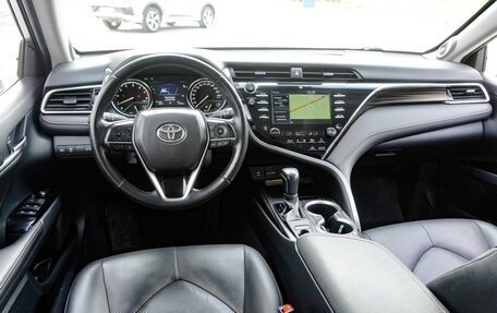 Toyota Camry, 2018 год, 3 099 000 рублей, 6 фотография