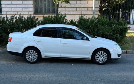 Volkswagen Jetta VI, 2010 год, 700 000 рублей, 1 фотография