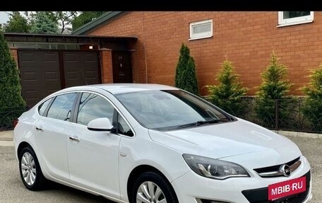 Opel Astra J, 2013 год, 1 040 000 рублей, 2 фотография