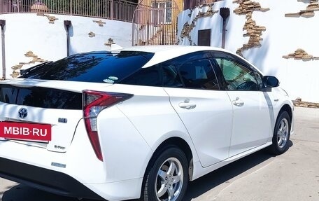 Toyota Prius IV XW50, 2016 год, 1 750 000 рублей, 3 фотография