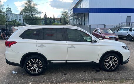 Mitsubishi Outlander III рестайлинг 3, 2018 год, 2 499 000 рублей, 4 фотография