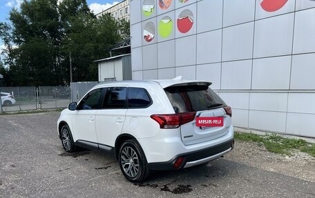 Mitsubishi Outlander III рестайлинг 3, 2018 год, 2 499 000 рублей, 7 фотография