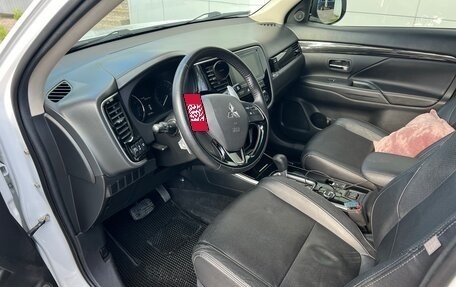 Mitsubishi Outlander III рестайлинг 3, 2018 год, 2 499 000 рублей, 8 фотография