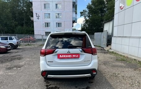 Mitsubishi Outlander III рестайлинг 3, 2018 год, 2 499 000 рублей, 6 фотография