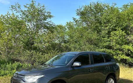 Mitsubishi Outlander III рестайлинг 3, 2012 год, 1 299 000 рублей, 4 фотография