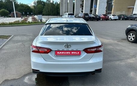 Toyota Camry, 2021 год, 3 200 000 рублей, 4 фотография