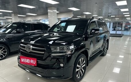 Toyota Land Cruiser 200, 2018 год, 6 795 000 рублей, 2 фотография