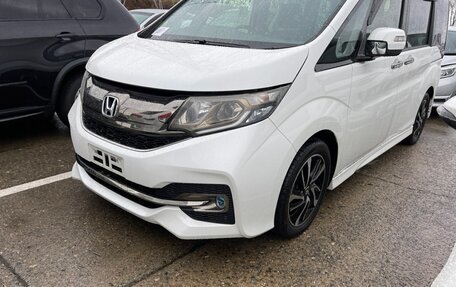 Honda Stepwgn IV, 2017 год, 1 700 000 рублей, 2 фотография